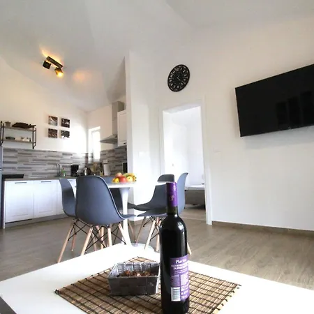Appartement Mares 2 *